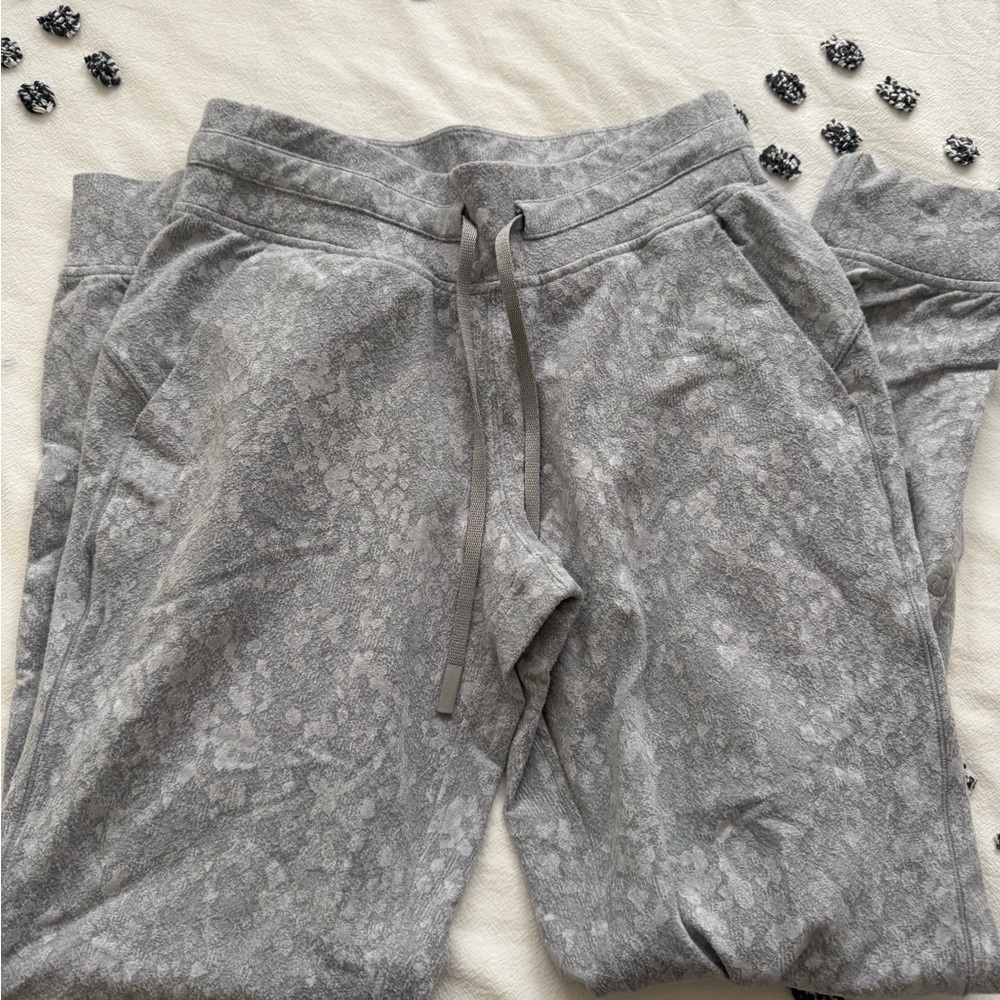 Lululemon Athletica Gray Patterned Joggers
